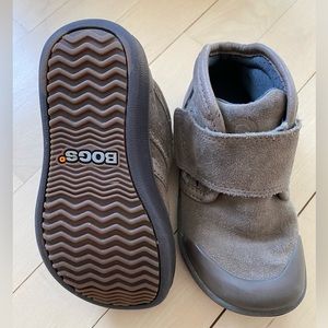 Infants waterproof leather Bogs sz 8